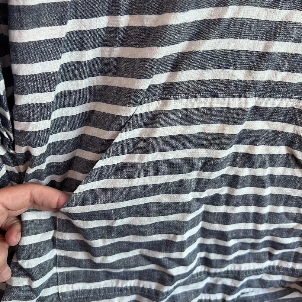 J Crew Striped Kangaroo Pocket Hooded Lightweight Shirt  Size M